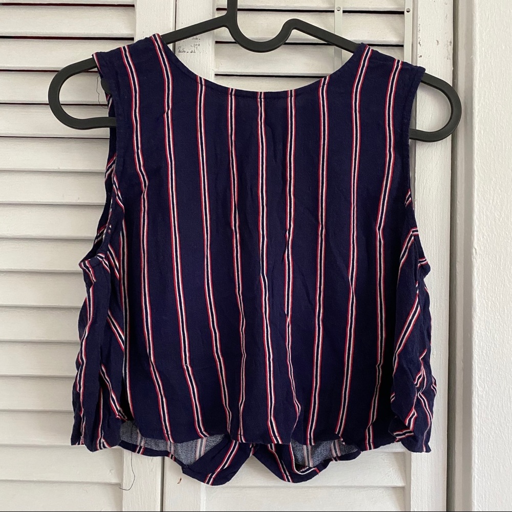 Button back crop tank